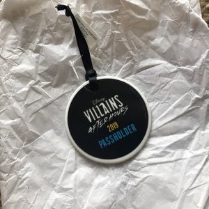 Passholder exclusive ceramic ornament